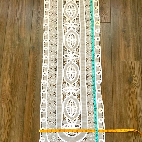 Elegant White Lace Table Runner - Picture 7 of 8